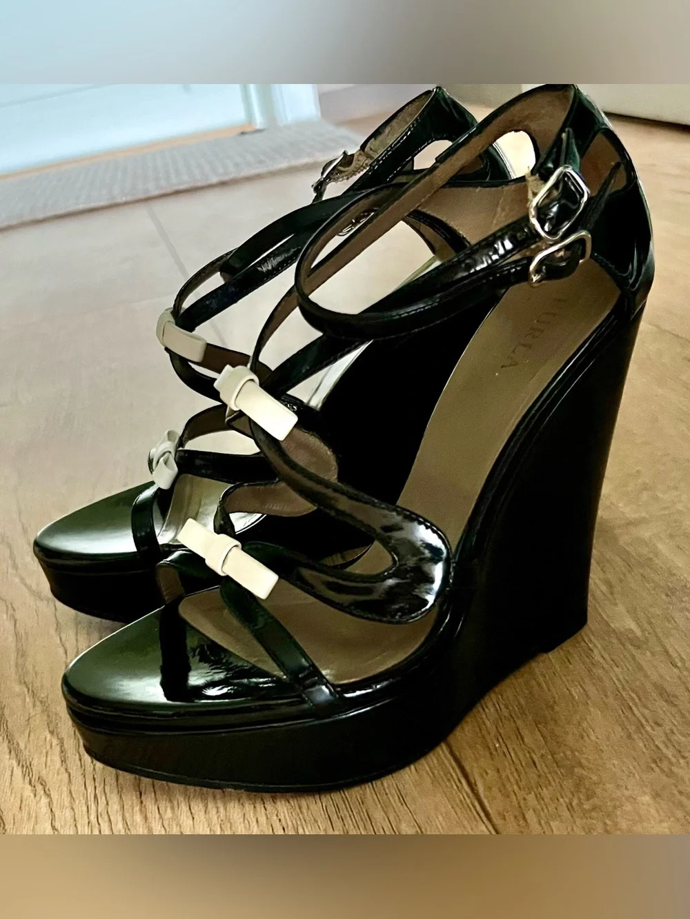 Furla Vero Cuoio Patent Leather Wedge/Platform Bow Sandals